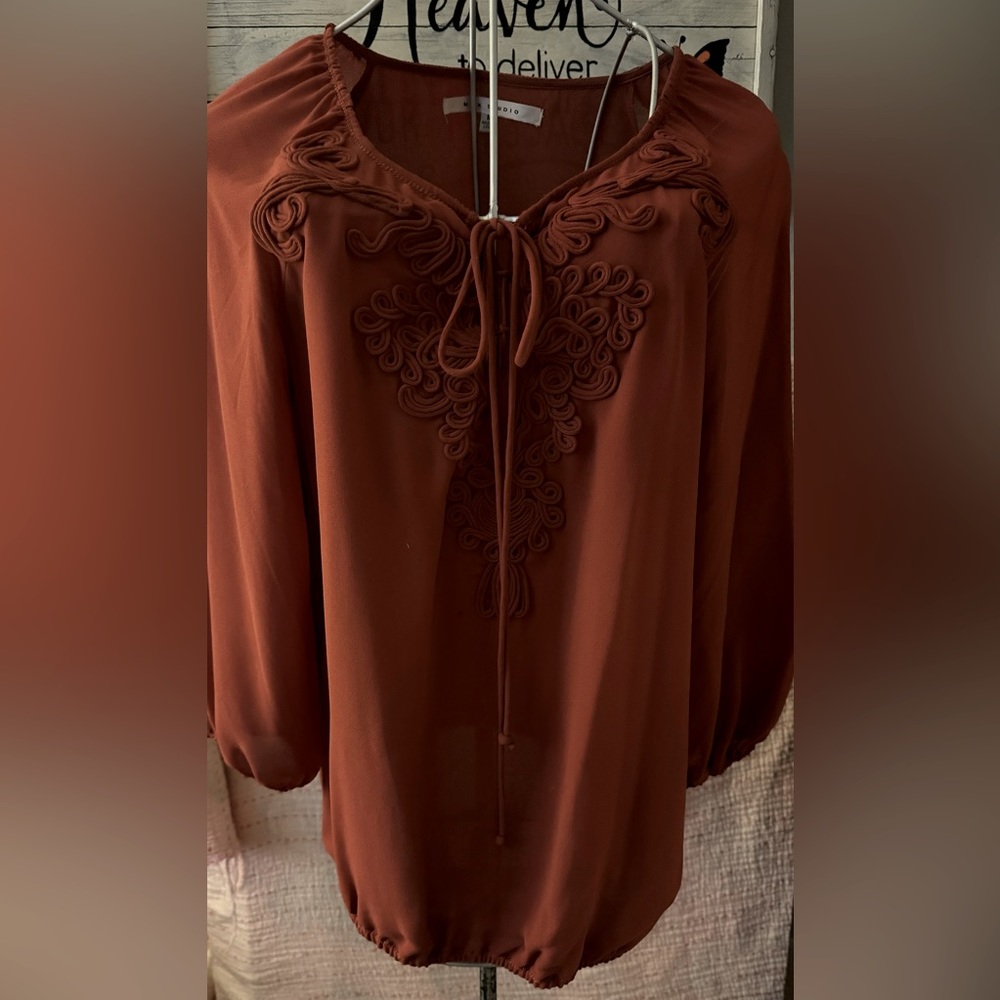 Blouse, lightweight.  3/4 sleeves.